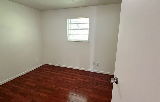 2 beds, 1 bath, $1,250, Unit Apt. 3