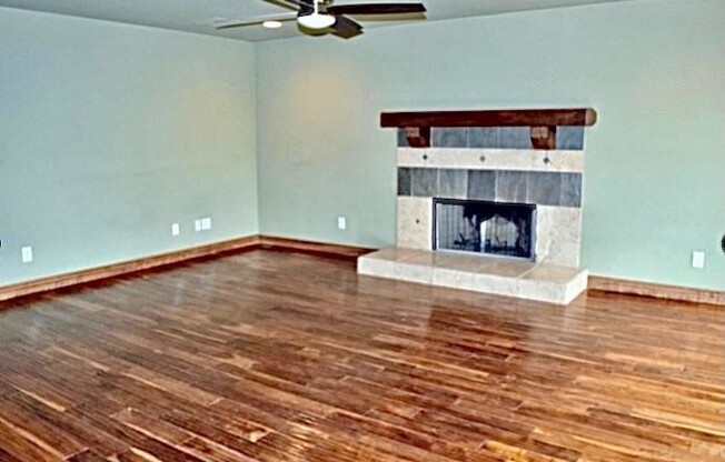 1525 OAK LN