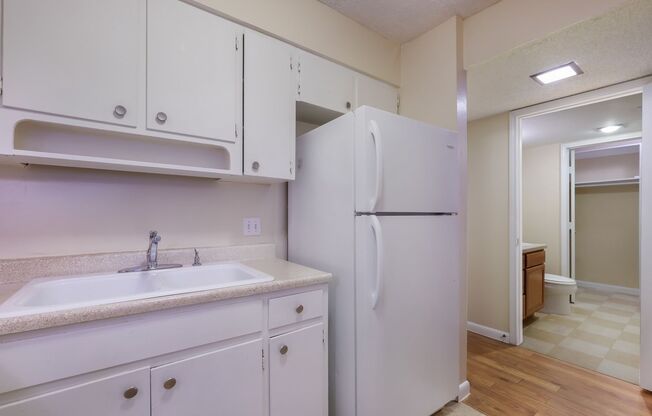 1 bed, 1 bath, 670 sqft, $950