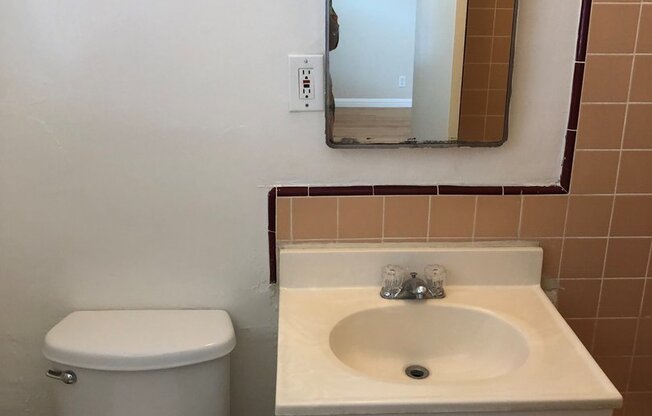 Studio, 1 bath, $1,300, Unit 1728-4