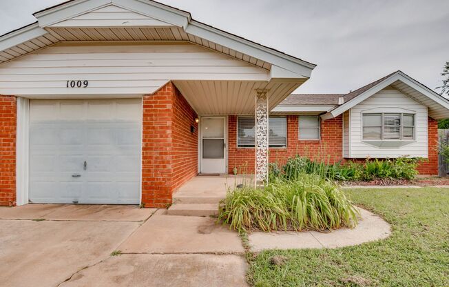3Bed 1.5 Bath In Moore Schools!!!
