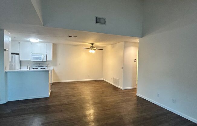 2 beds, 2 baths, 900 sqft, $2,600, Unit 14