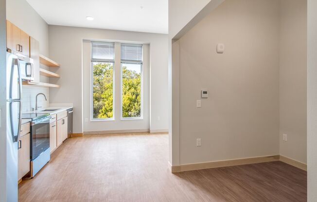 Studio, 1 bath, 466 sqft, $1,460, Unit 128