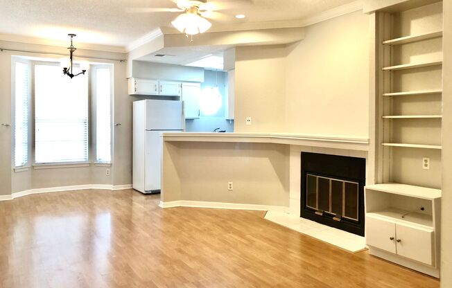 North Campus Condo Near UT – Spacious, Bright & Highly Convenient!
