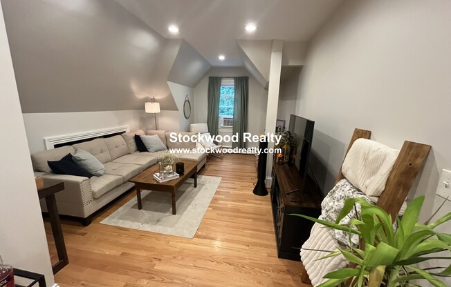90 LYNDHURST ST
