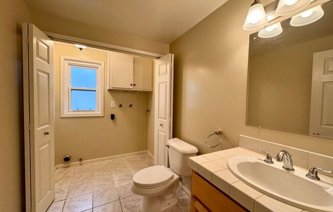 3 beds, 2.5 baths, $4,595, Unit Unit D