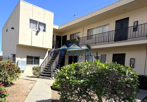 12302 S INGLEWOOD AVE