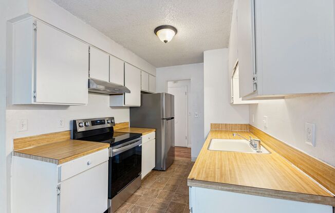 2 beds, 1 bath, 864 sqft, $1,349, Unit #10