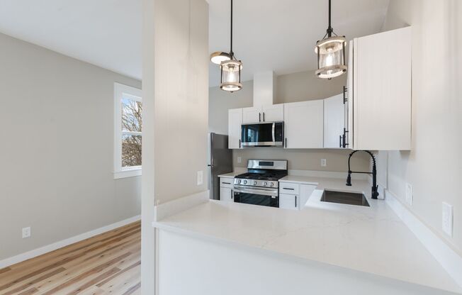 Fully Renovated Studio In Historic Avalon Building