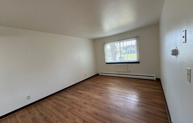 1 bed, 1 bath, 700 sqft, $895, Unit 14