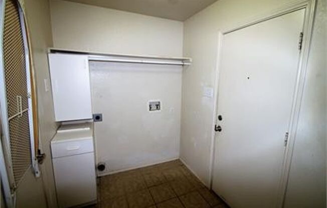 Spacious 1 story for lease