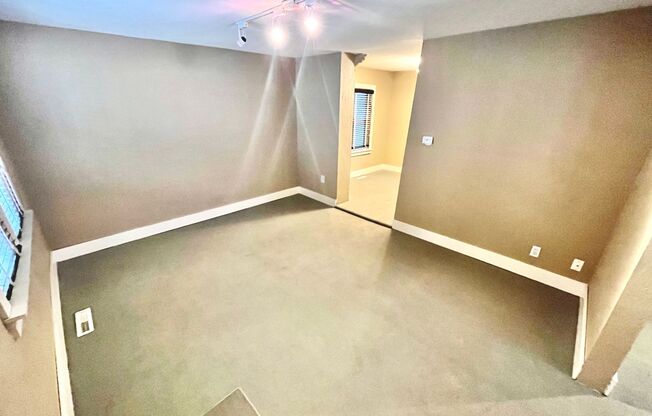 424/424A, 424B W. Washington Street