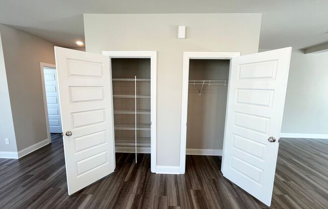 **OFFERING FIRST MONTH'S RENT FREE, $200 MOVE IN PROMOTION & WAIVED APPLICATION FEES** New Construction 3BD, 2.5BA Raleigh Townhome-Style Condo with 1-Car Attached Garage & Rooftop Terrace in Downtown Raleigh