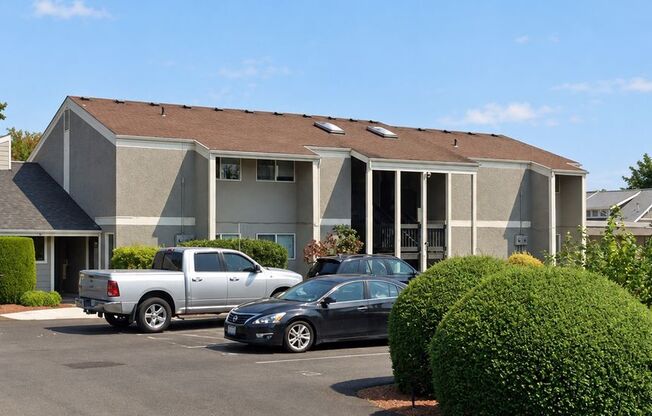 2 beds, 1 bath, 940 sqft, $1,350, Unit 37