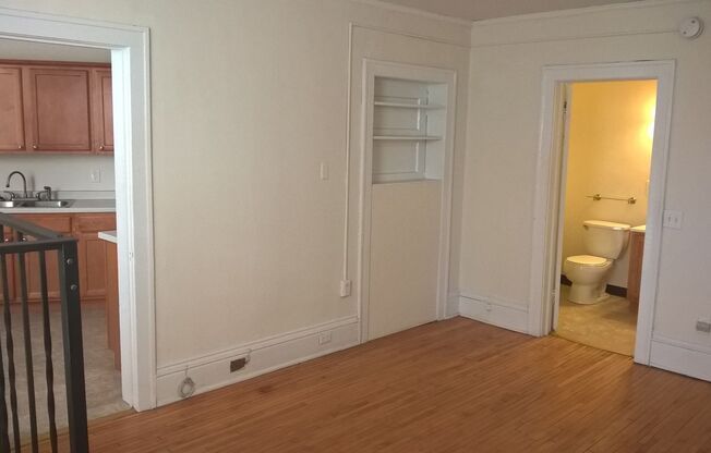 1 bed, 1 bath, 500 sqft, $910, Unit 23B