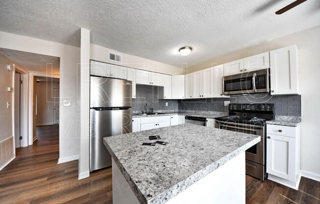 2 beds, 1 bath, 825 sqft, $925