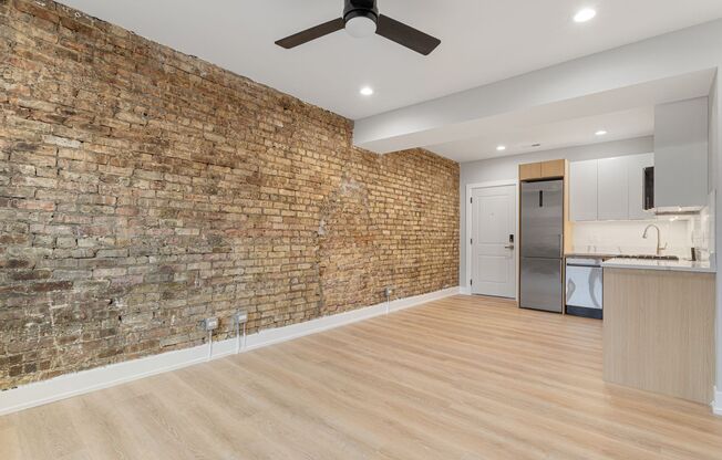 3 beds, 1 bath, 670 sqft, $2,200, Unit 1556-1K