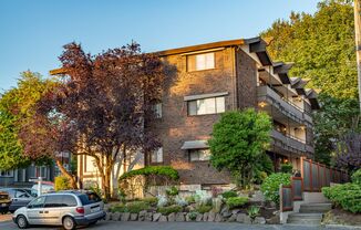 LIVE CLOSE TO CARKEEK PARK!