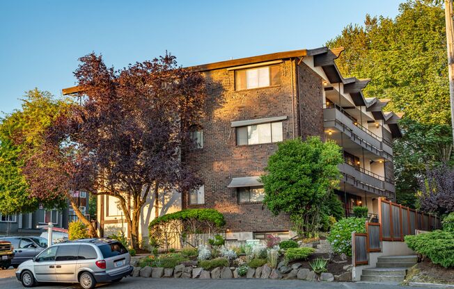 LIVE CLOSE TO CARKEEK PARK!