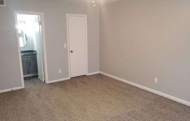 2 beds, 1.5 baths, 935 sqft, $910, Unit 7802-203
