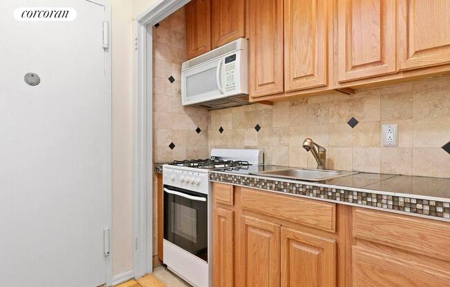 Studio, 1 bath, $3,200, Unit 2K