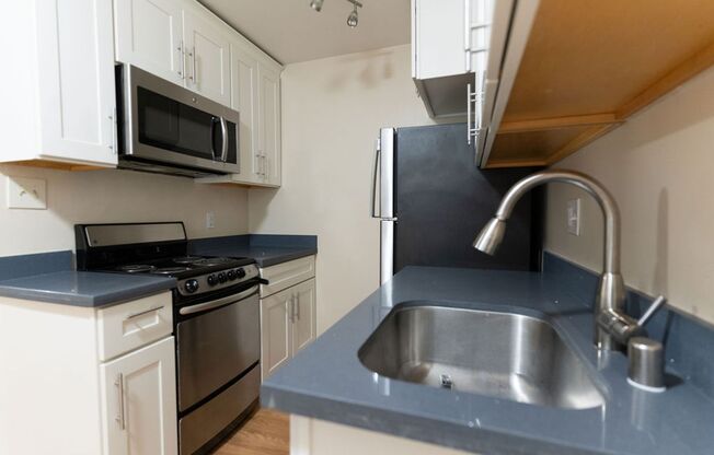 1 bed, 1 bath, $1,695, Unit 212-19