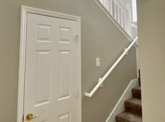 Move in September! Stunning 4 bedroom + Loft, 2.5 bath Townhome Gated community in Avalon Park. 1 car attached garage. HOA handles lawn care. Primary bedroom on 1st floor.