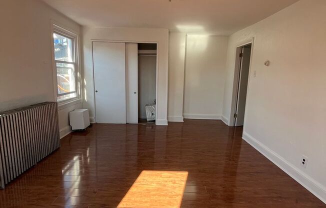 1 bed, 1 bath, $1,100, Unit 3