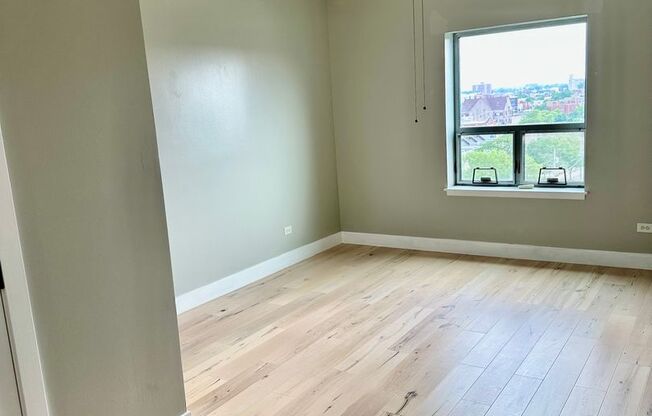 Beautiful two bed two bath condo!! United Center/medical District/Ogden