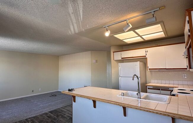 2 Bedroom, 2 Bath condo in Secured complex. MUST SEE!!!!