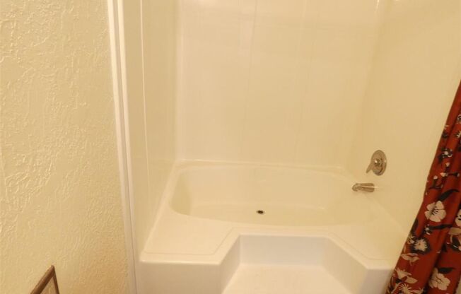 2 beds, 2 baths, $995