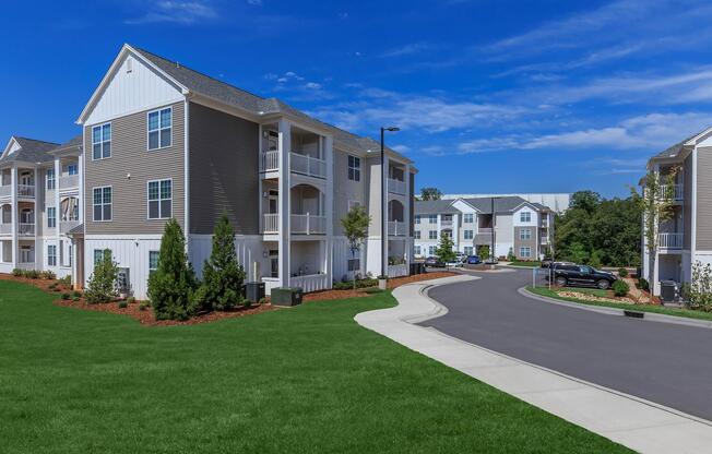 Delightful Landscaping In Riverstone Apartments At Long Shoals In Arden, NC