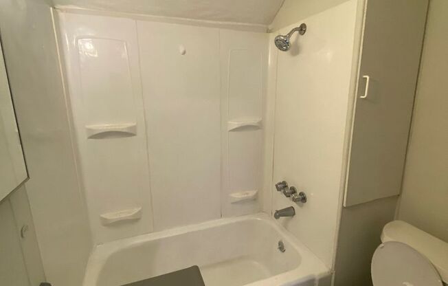 2 beds, 1 bath, $800