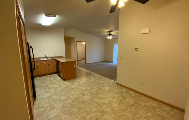 2 beds, 1 bath, 963 sqft, $1,365, Unit RT 7105-28