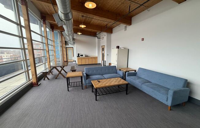 2 beds, 1 bath, 990 sqft, $1,900, Unit 601