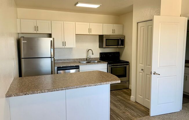 1 bed, 1 bath, 486 sqft, $820, Unit 5917-08