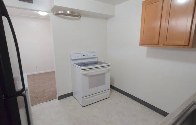 Bright Two Bedroom in University District-Next to DU!! New Carpet, In unit Washer/Dryer & More!