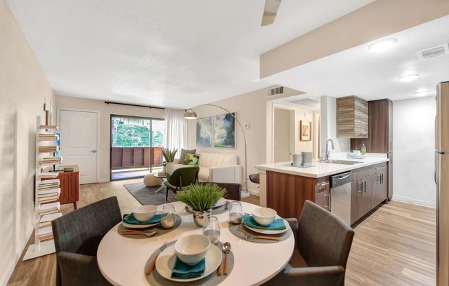 Furnished Kitchen Table at The Lexington Apartments