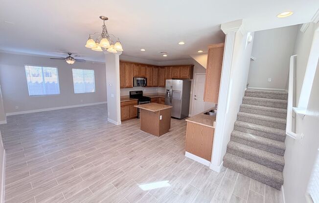 2 Story 3 bed + Loft, 2.5 Bath Home in NW