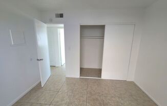 2 beds, 1 bath, 792 sqft, $1,250, Unit 213 E. Foster Street Unit 6