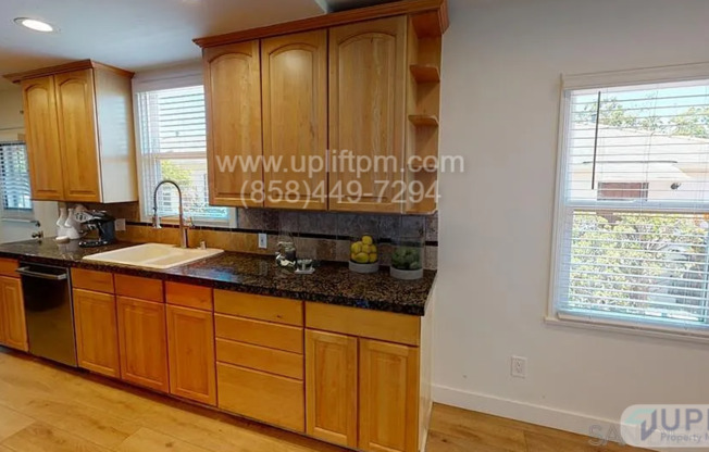 35th St (3711-3721)