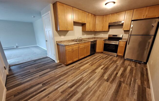 2 beds, 1 bath, $1,395, Unit 692 S. Olson Ave.