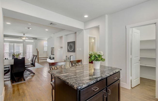 1310 RANCHO MIRAGE DR