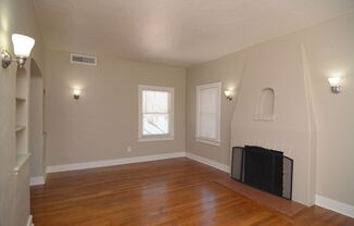 2 beds, 1 bath, $1,595