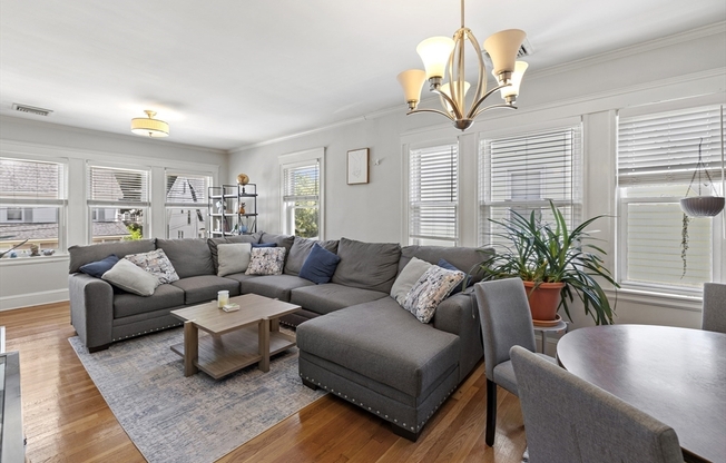 31 MYRTLEBANK AVE