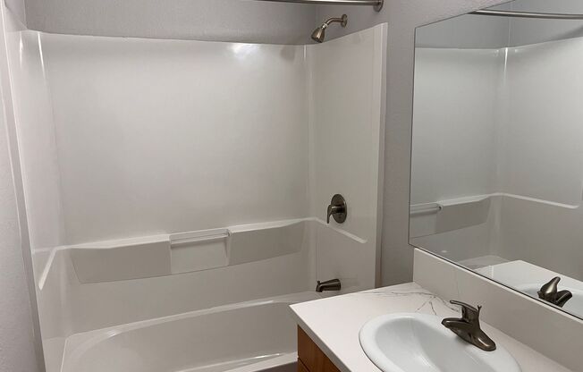 2 beds, 1 bath, 950 sqft, $2,695, Unit 1720-9