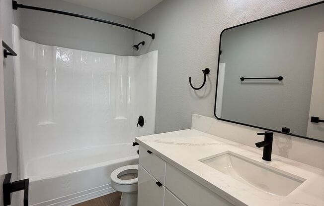 Park Apartments-Beautiful recently renovated