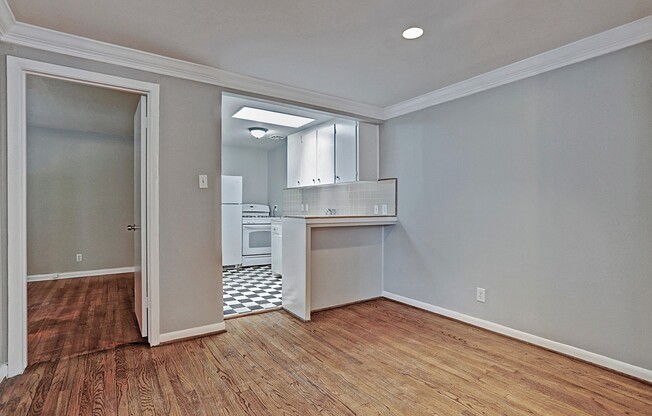 1 bed, 1 bath, 600 sqft, $995, Unit 2148 Harold St. #3