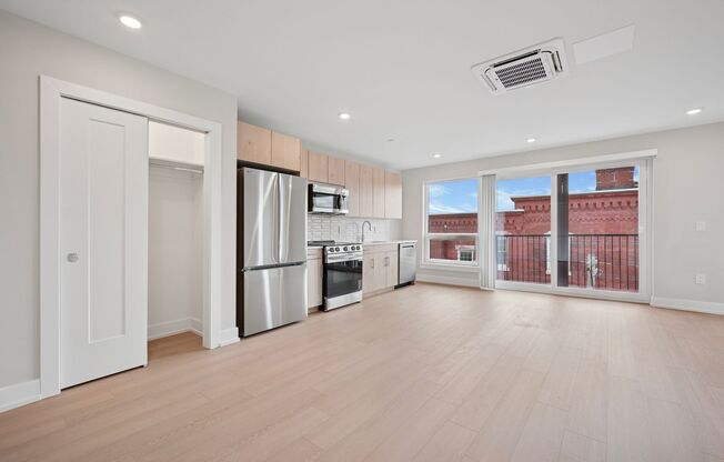 2 beds, 2 baths, 799 sqft, $2,325, Unit Unit 523