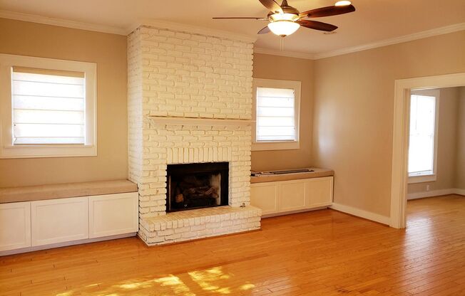 1920s 3 Bed, 2 Bath Bungalow in Vickery Place!